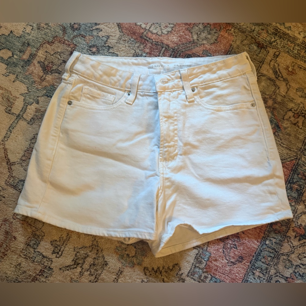 Women’s size 6 Old Navy white denim shorts